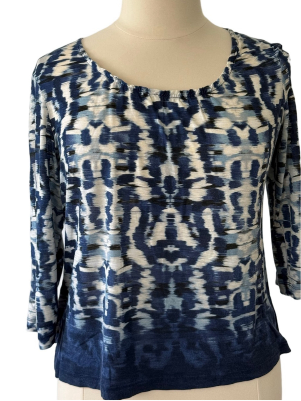 Chico’s size 16 Blue and White Ikat Print 3/4 Sleeve Top (Chico’s 3)